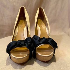 Women’s heels size 8